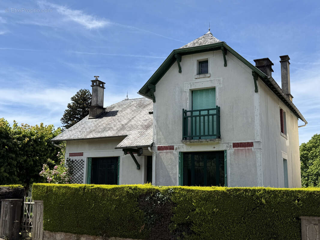 Maison à ARNAC-POMPADOUR