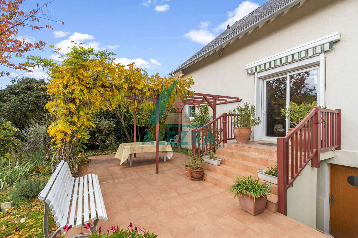 Maison à LE MESNIL-LE-ROI