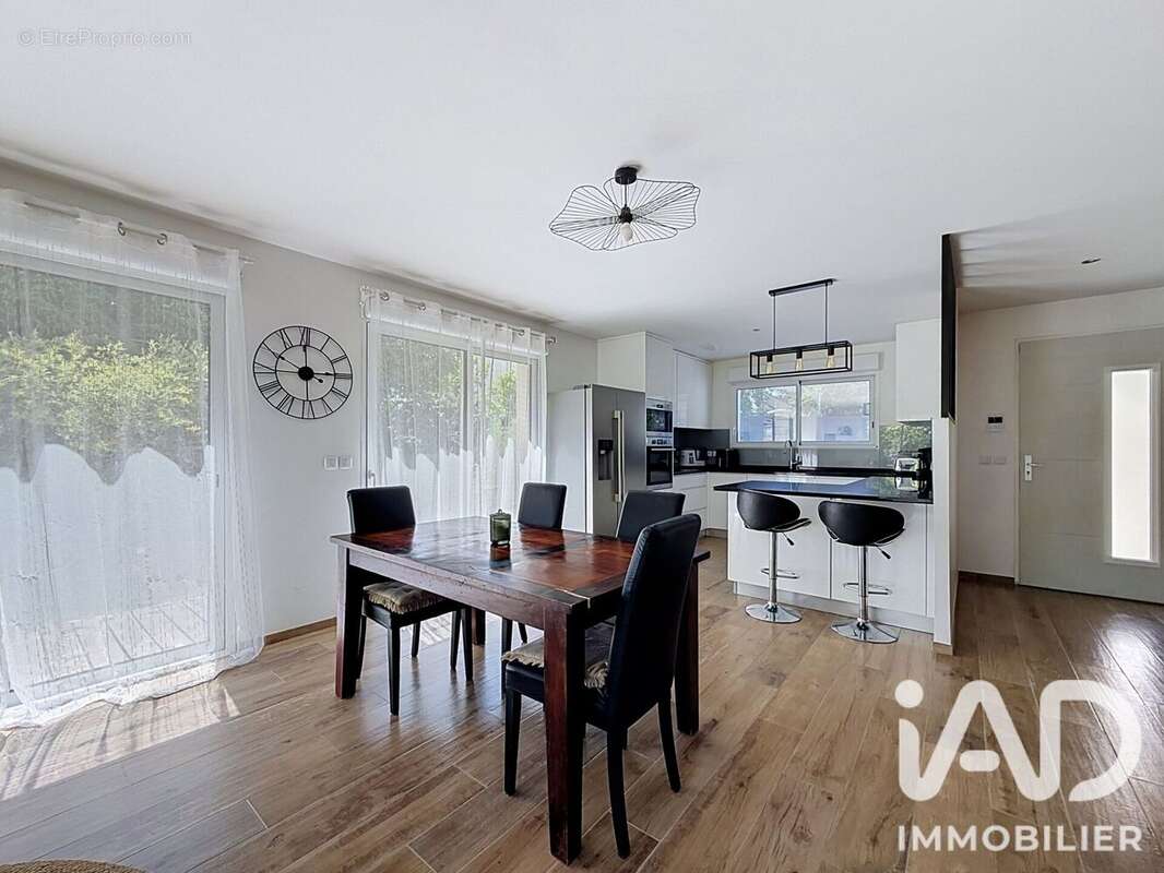 Maison 128 m² à Le Plessis-Bouchard  - photo 4
