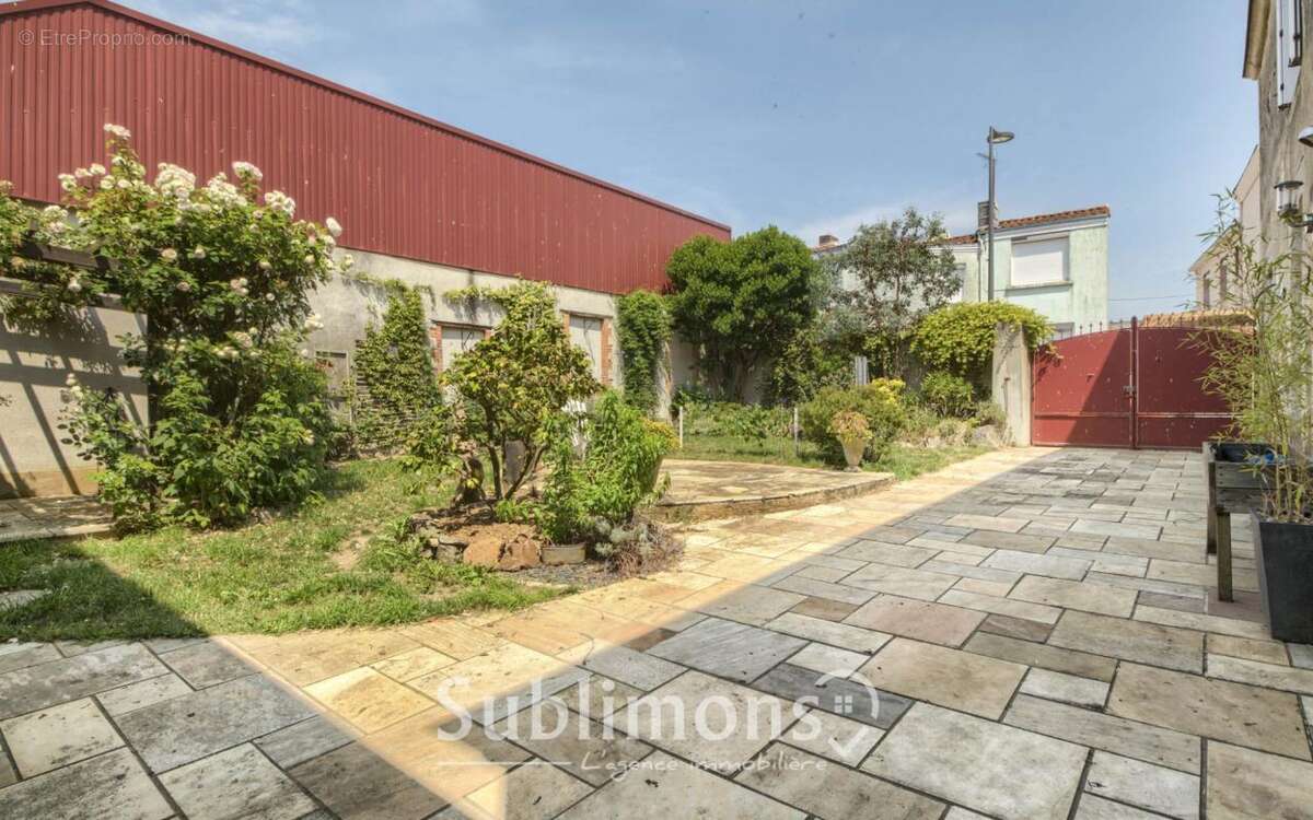 Maison à SAINT-MACAIRE-EN-MAUGES