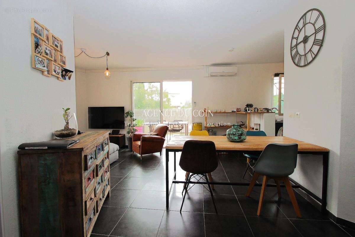 Appartement à LE MUY