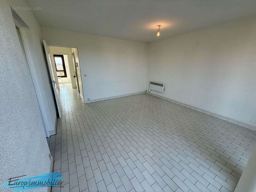 Appartement 2 pièces 7ème et dernier étage - Parking et cave privés - photo 2