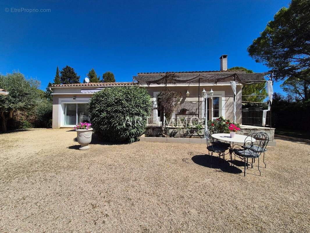 Maison à L'ISLE-SUR-LA-SORGUE