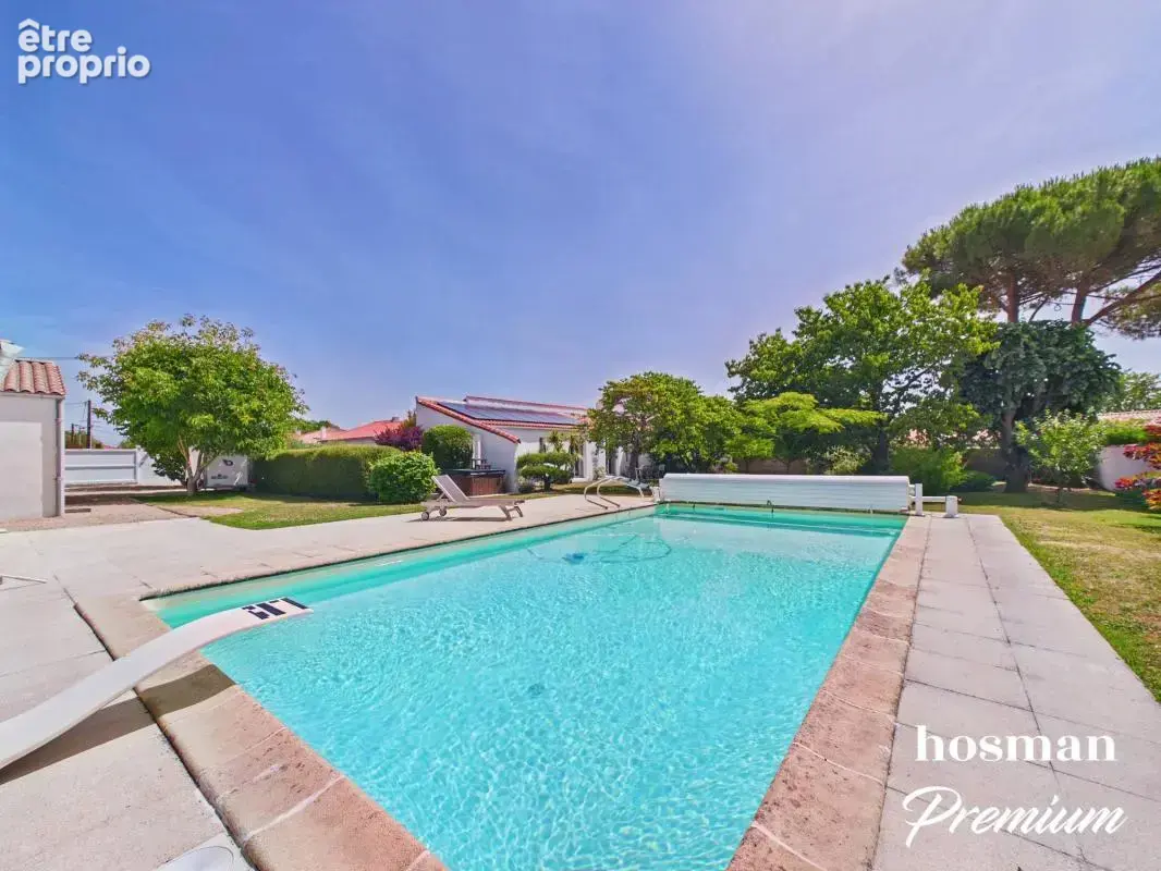 RARE Portes de la Rochelle – Propriété d’architecte avec piscine sur plus de 1 750 m² - photo 3