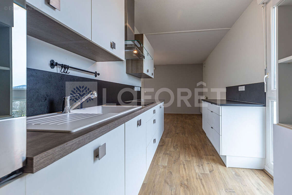 Agence immobiliere laforet - "carex" - annecy - seynod - appartement traversant t3 de 68m² - cave - balcon - photo 6