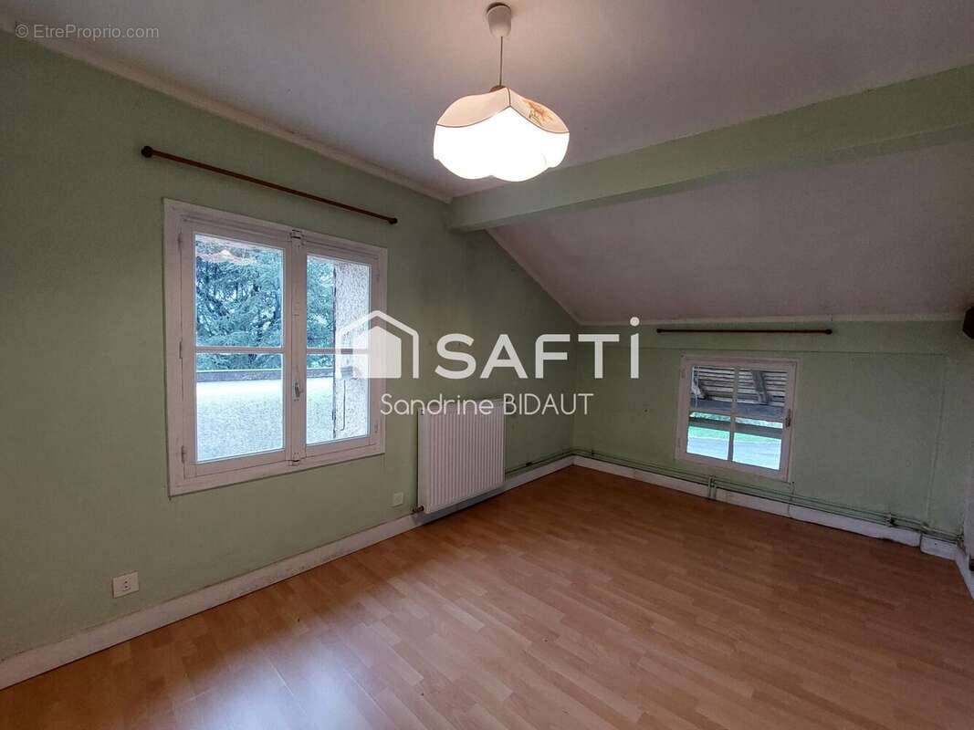 Maison 126 m² à Saint-Trivier-De-Courtes  - photo 4