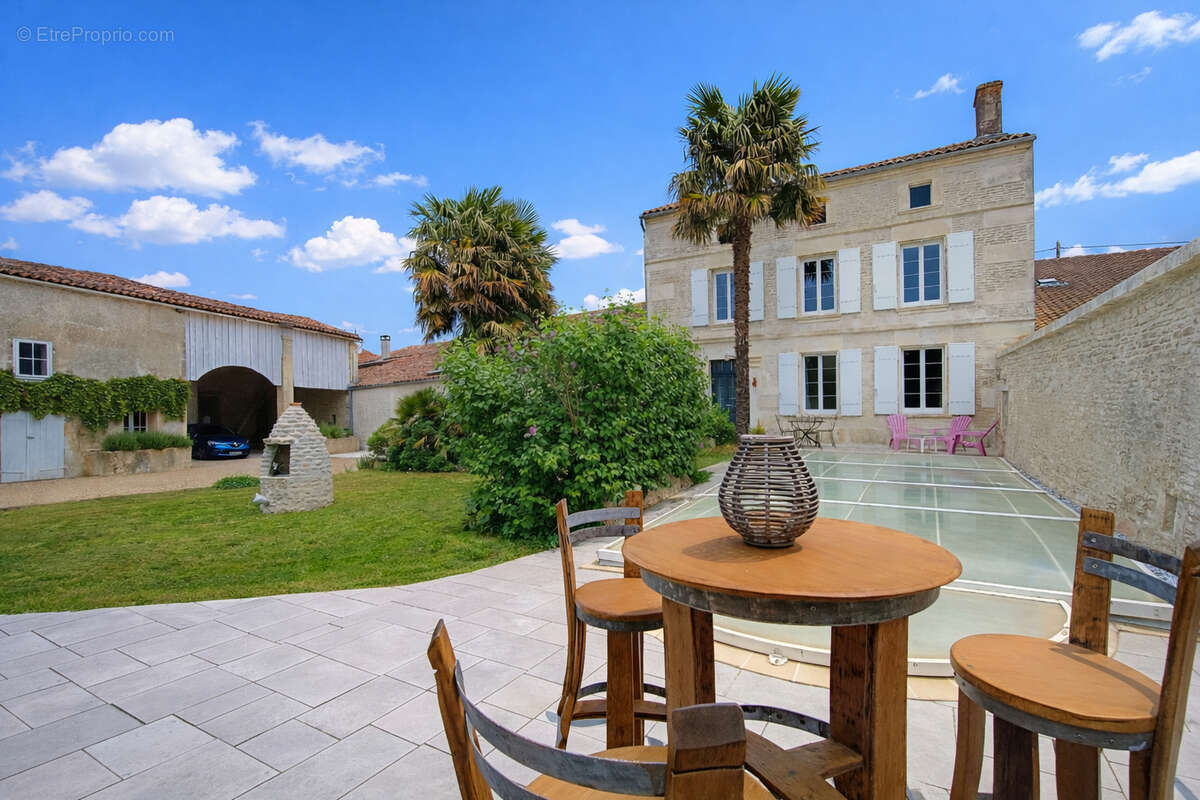 Maison à CHERVES-RICHEMONT