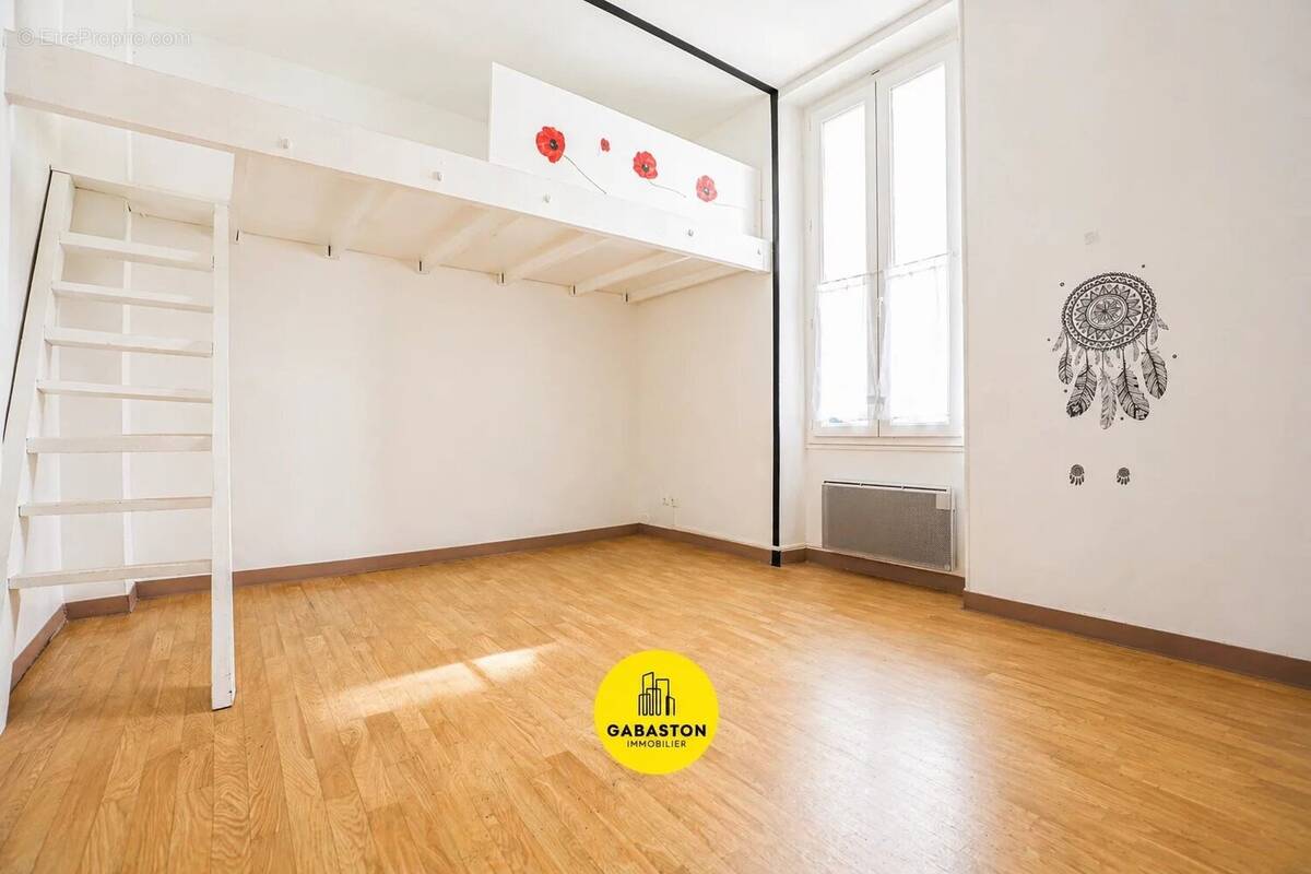 Appartement à MARSEILLE-4E