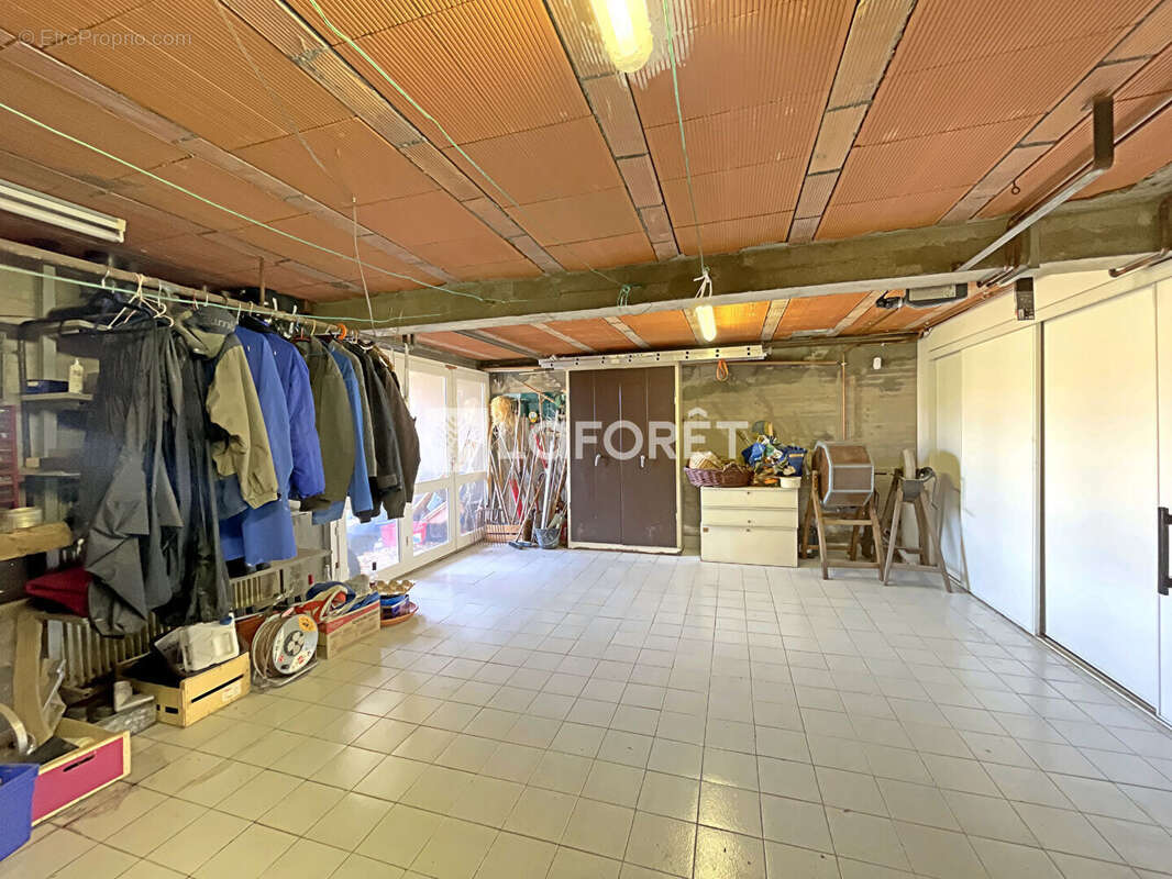 Maison à LE CHAMBON-FEUGEROLLES