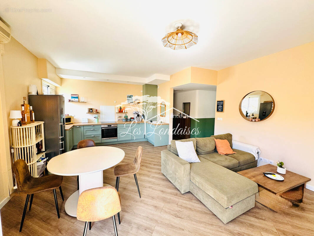 Appartement à LA LONDE-LES-MAURES
