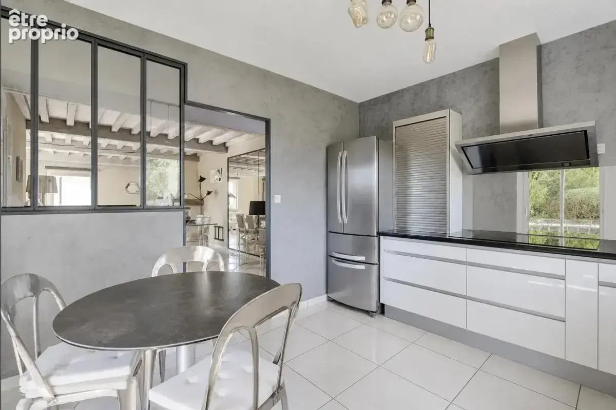 Charmante maison avec piscine à Saint-Laurent-de-Mure - photo 8