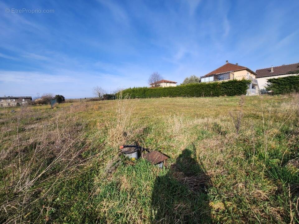 Terrain à CHARLY