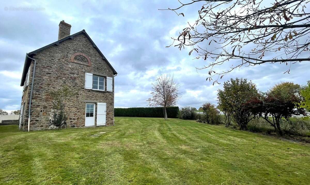 Maison à SAINT-FRAIMBAULT-DE-PRIERES