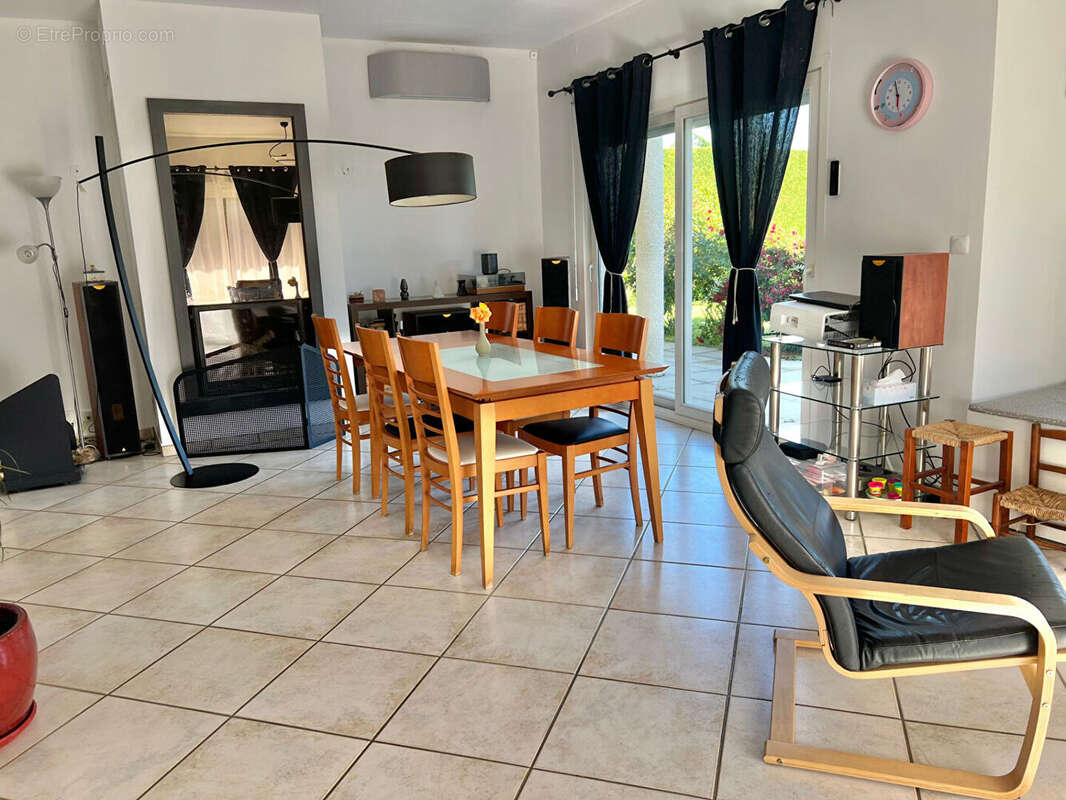 Maison à MAUBEC
