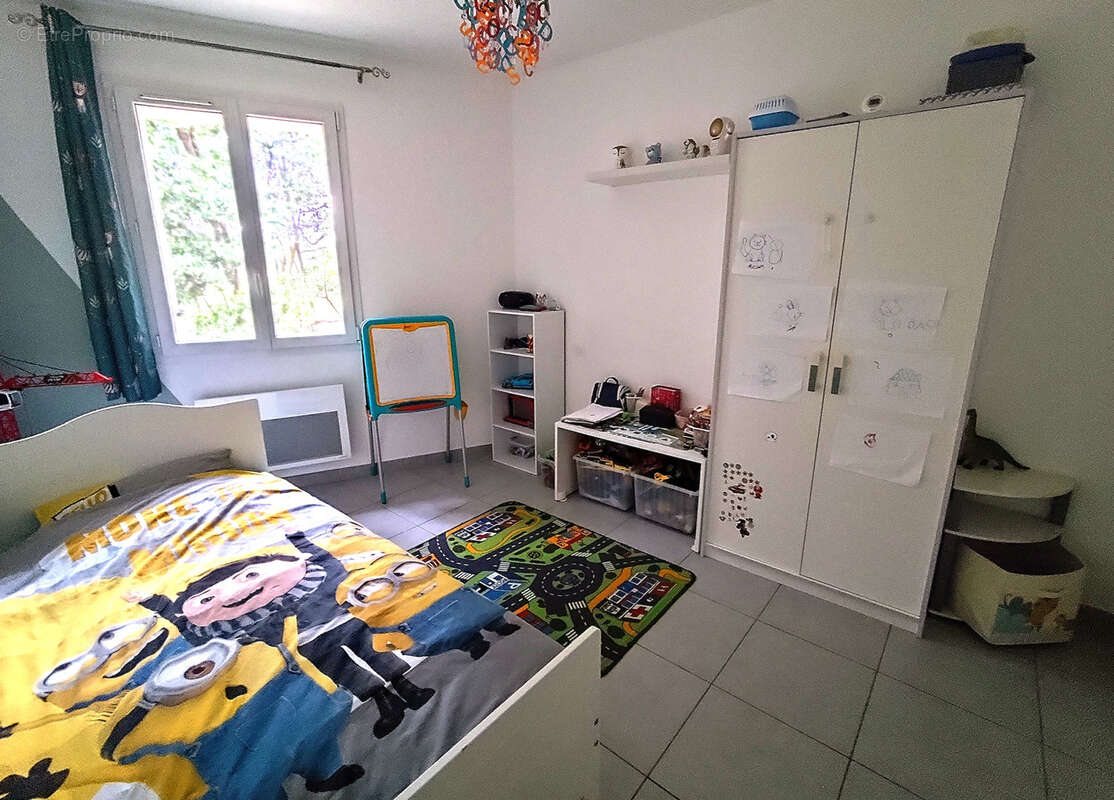 Appartement à JONQUIERES-SAINT-VINCENT