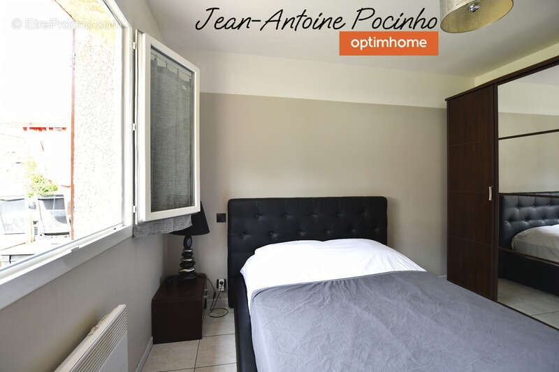 Maison à SAINTE-FOY-DE-PEYROLIERES