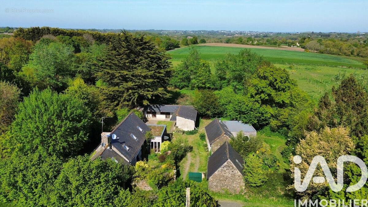 Photo 1 - Maison à TREGOMEUR