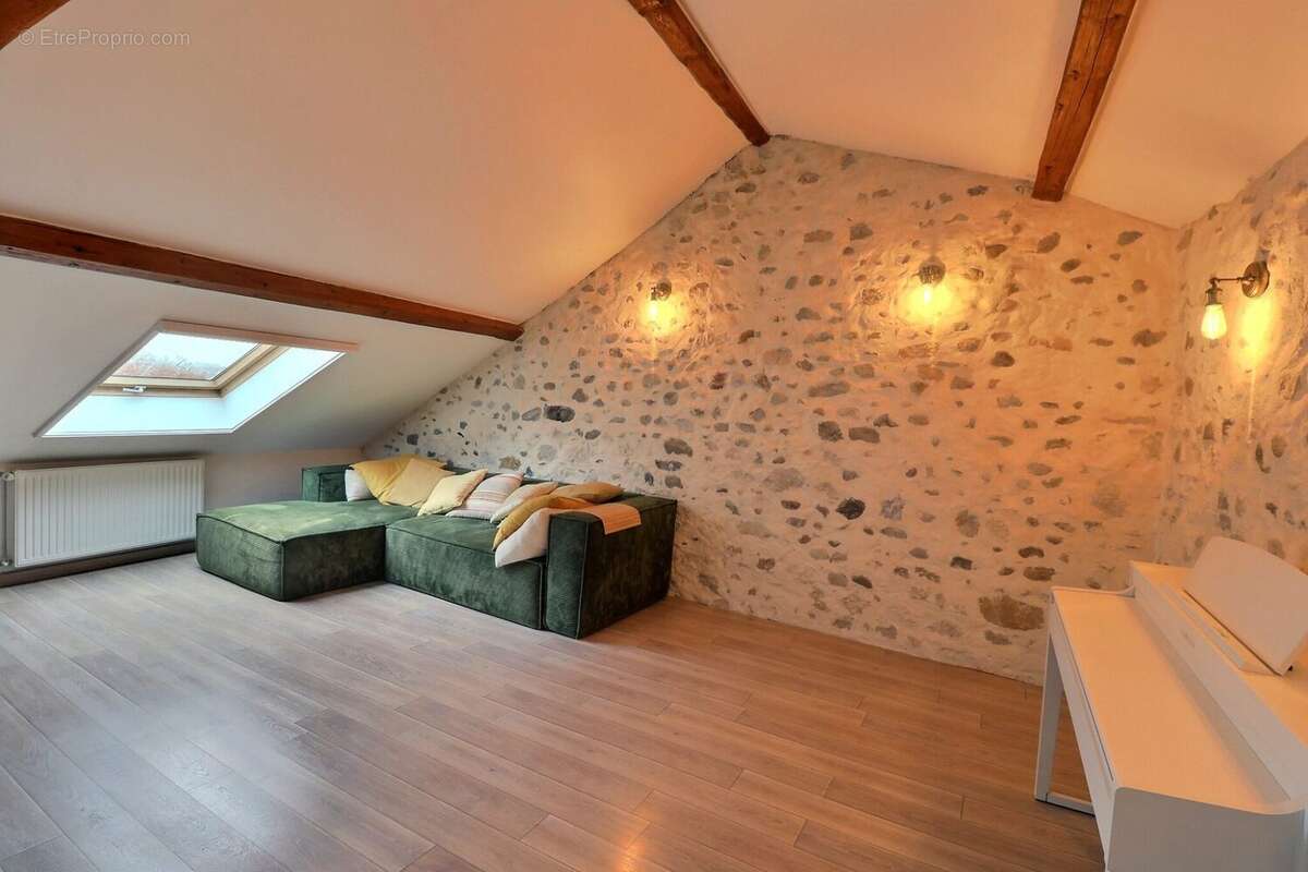 Maison à PREVESSIN-MOENS