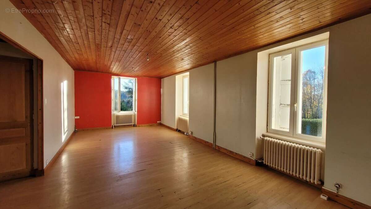 Maison à LE CHAMBON-SUR-LIGNON