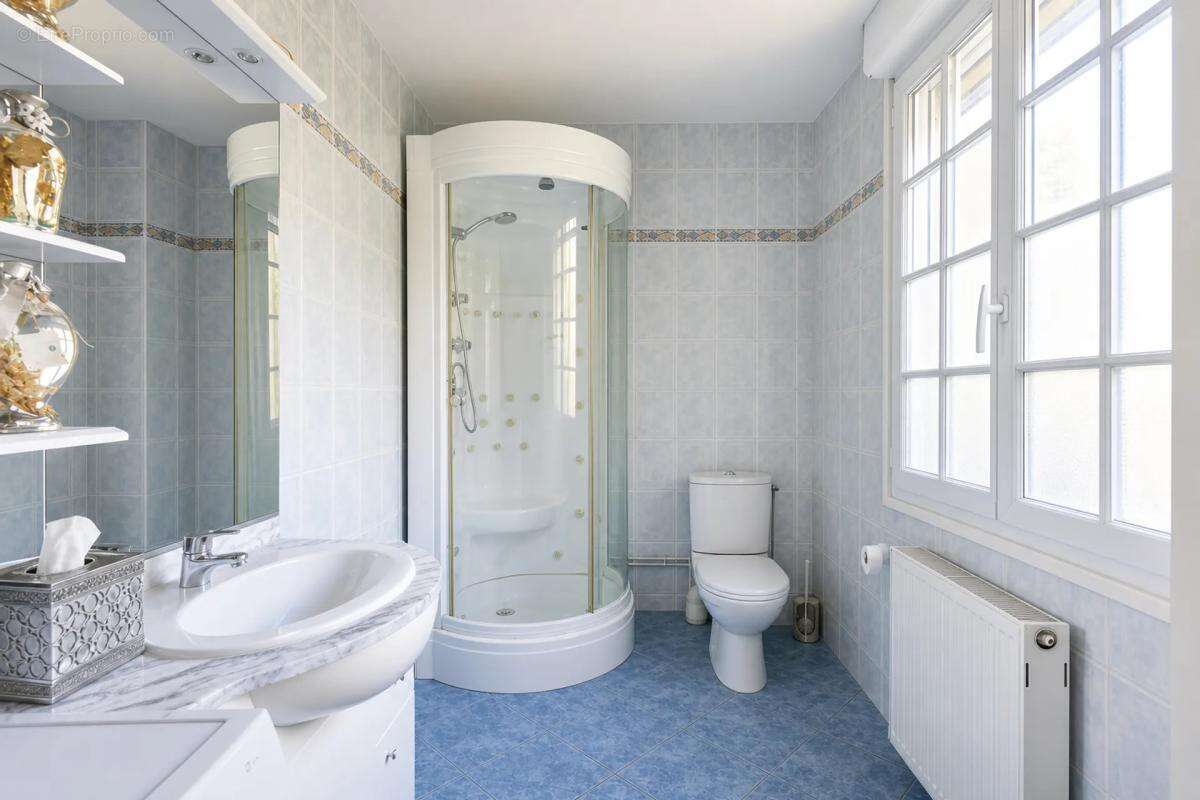 Maison individuelle de 7 pièces de 220m² en vente à Sarcelles - Idéal pour les familles - photo 13