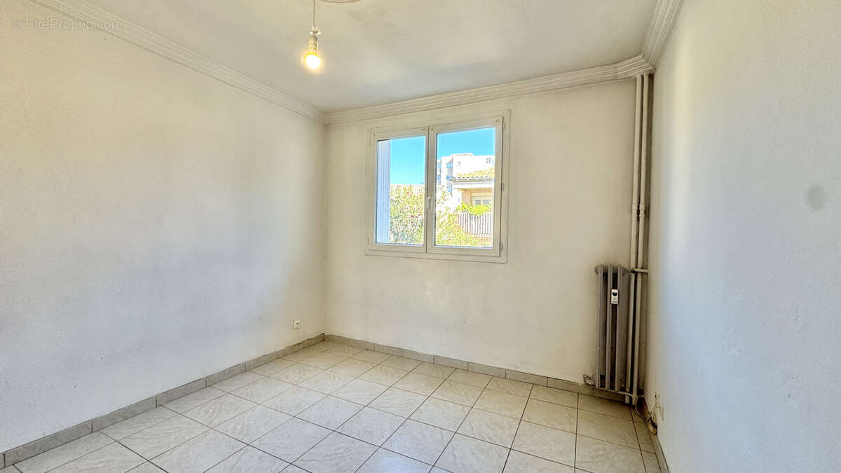 Appartement à LE REVEST-LES-EAUX