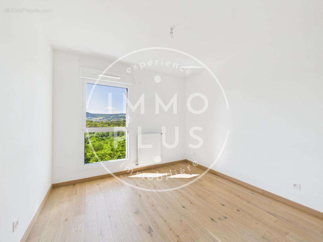 Vente - Appartement - 4 pièces + cuisine - 84,15 m² - 495 000 € - photo 3
