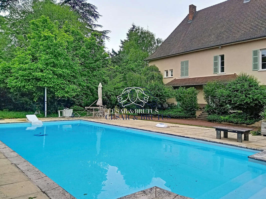 Maison 254 m² à Chandon  - photo 2