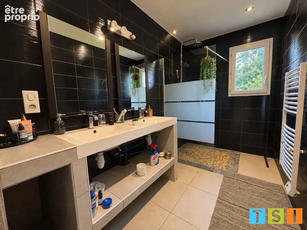 Maison familiale de plain-pied avec 4 chambres et grand garage, au calme - photo 10