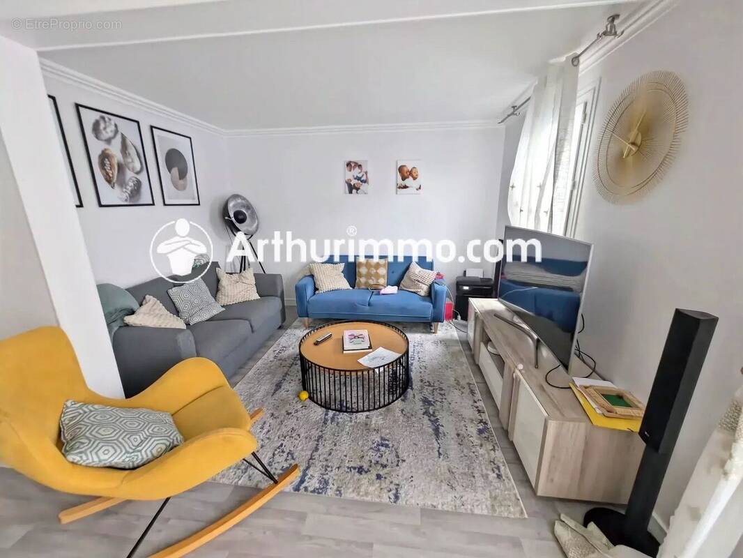 Appartement à SAVIGNY-LE-TEMPLE