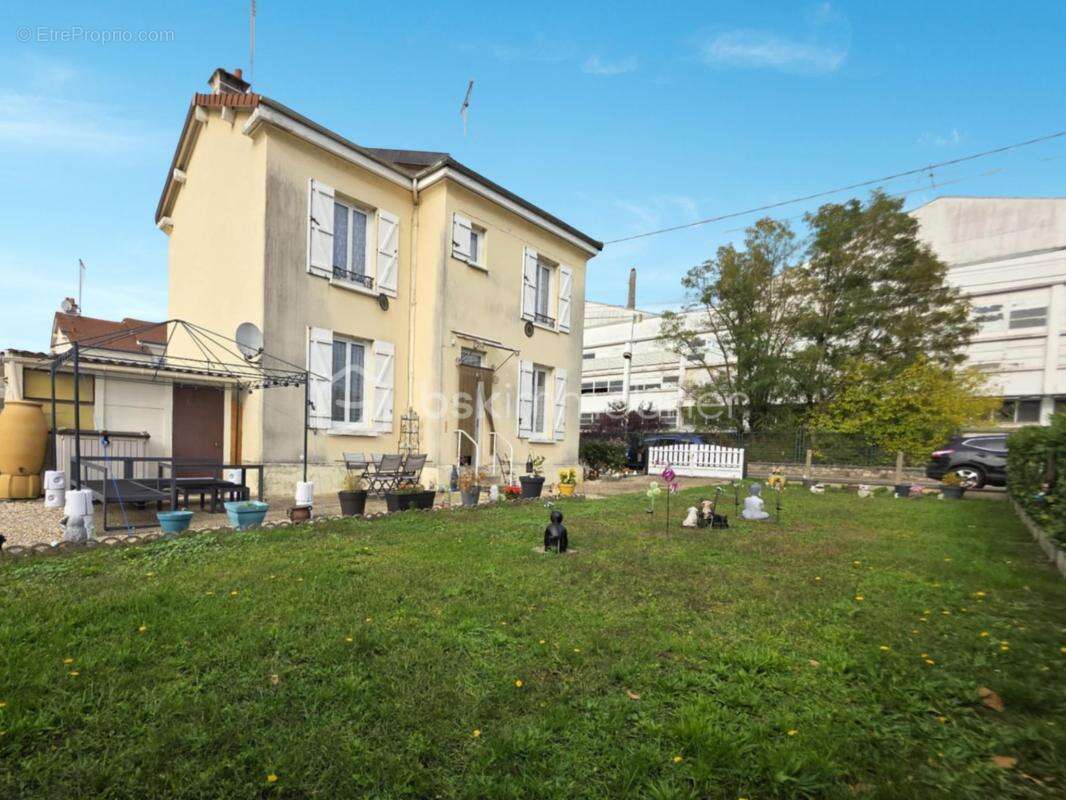 Maison à BAGNEAUX-SUR-LOING