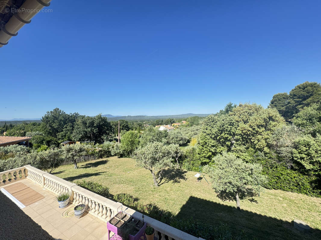À vendre à Aups   Superbe villa récente avec piscine - photo 9