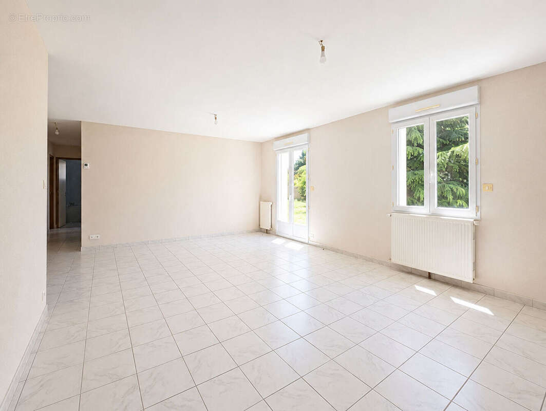 Maison 101 m² à Croutelle  - photo 2