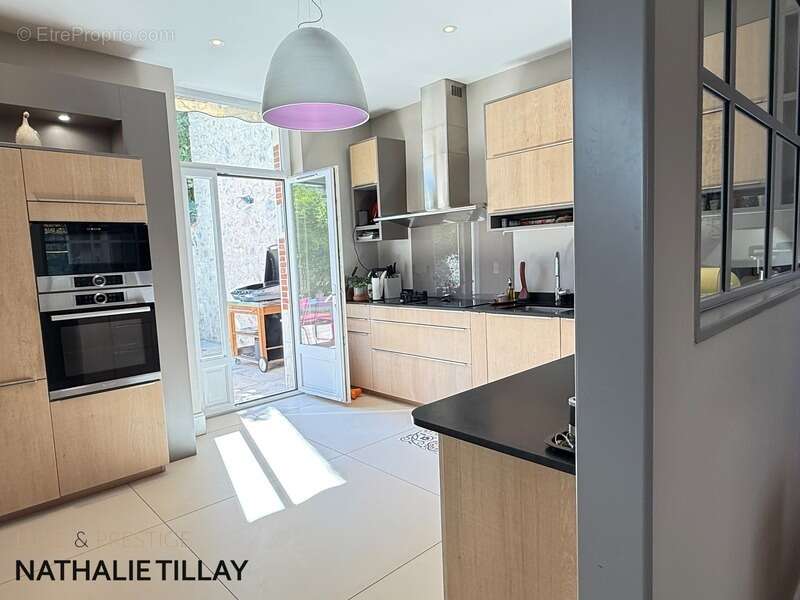Orléans Dunois, maison bourgeoise à vendre, grand jardin et stationnements, parcelle 457 m² - photo 7