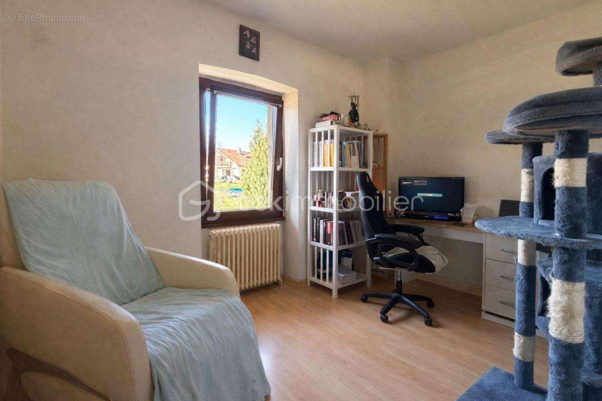 À Vendre – Maison ancienne 117 m² avec sous-sol complet – Terrain 1 000 m² – Vue montagne – Sans vis-à-vis - photo 5