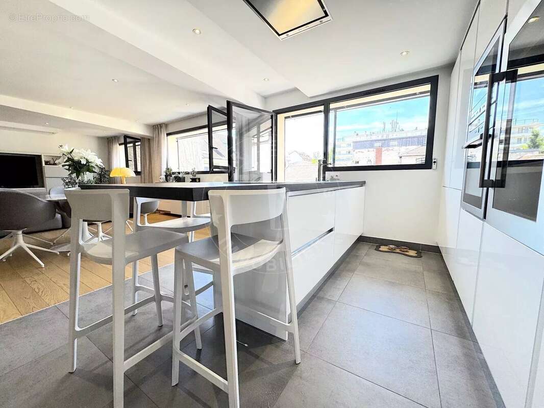 A vendre – loft contemporain en dernier étage – annecy centre-ville - photo 5