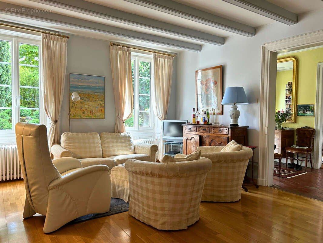 MAISON DE CARACTÈRE en pierre avec 5 chambres, garage et piscine à COGNAC - photo 5