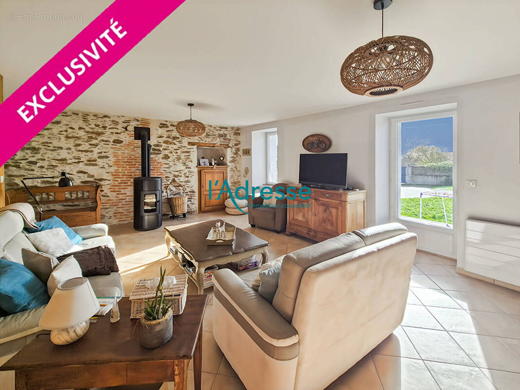 Maison à MONTREVAULT