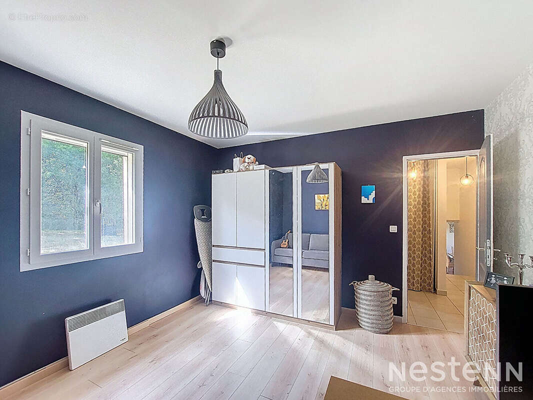 À vendre : Maison contemporaine de 153 m² avec demi-sous-sol à Gondrin, sur terrain de 3500 m² - photo 11