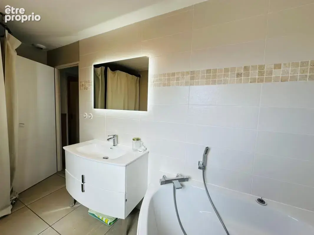 LA VERPILLIÈRE — L'alliance parfaite du modernisme, du confort et du "tout-à-pied" - 4 chambres dont une suite parentale au rez  - photo 15