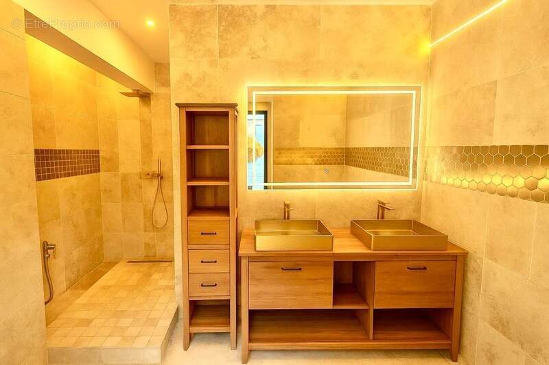 Maison à SAINT-JULIEN-EN-BORN