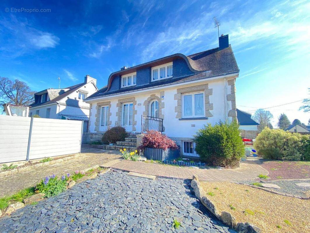 Maison à SAINT-JEAN-BREVELAY