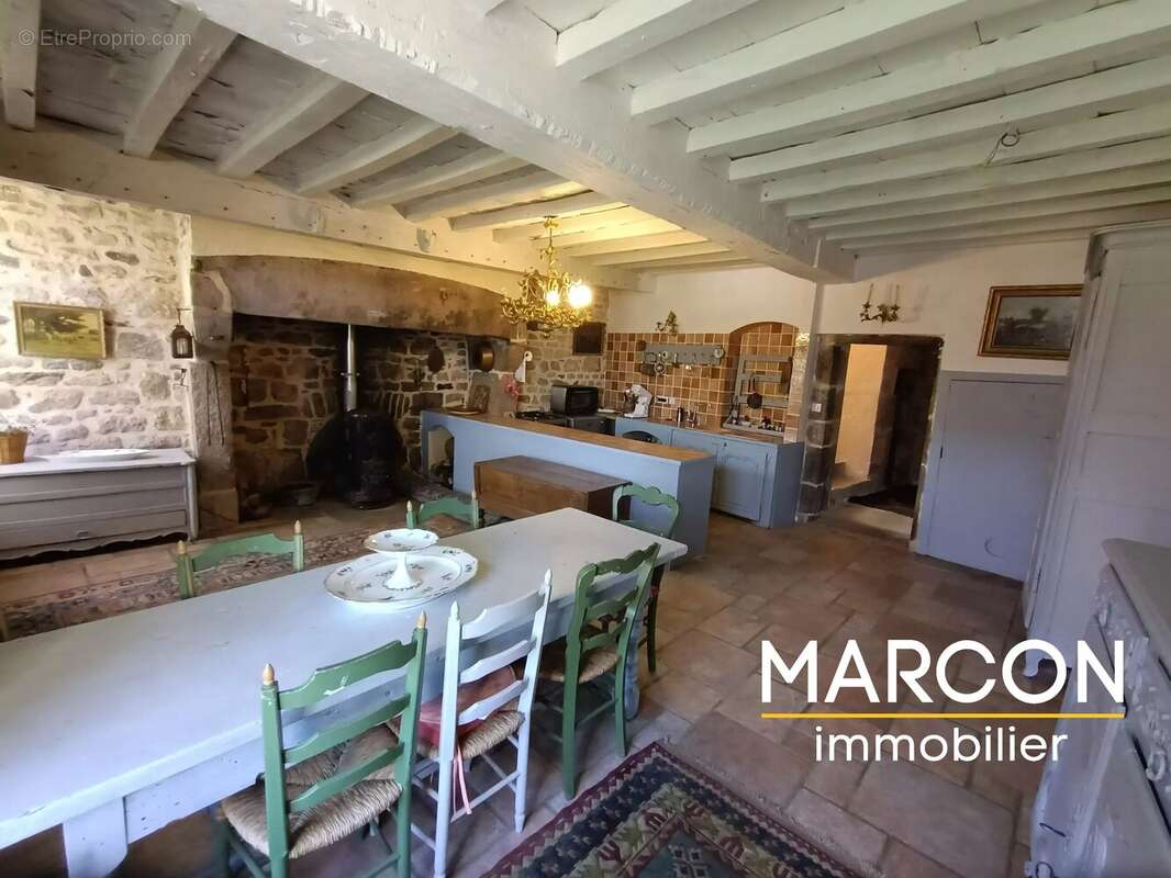 Maison à LE MONTEIL-AU-VICOMTE