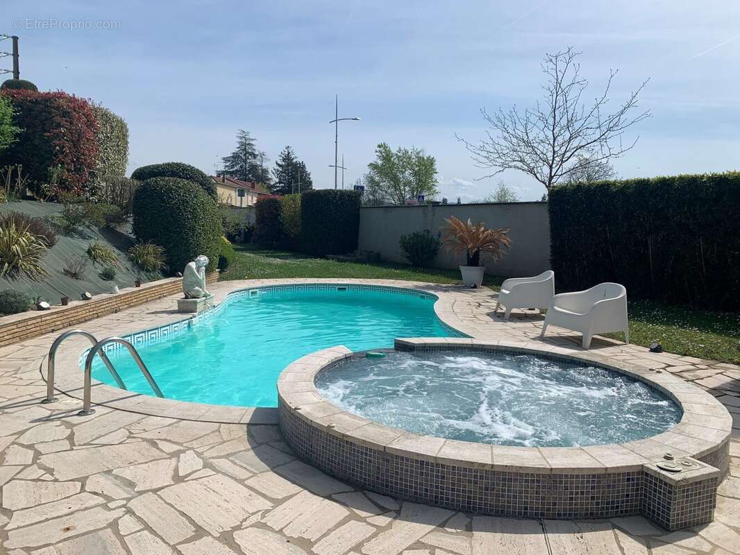 Maison à SAINT-JUST-SAINT-RAMBERT