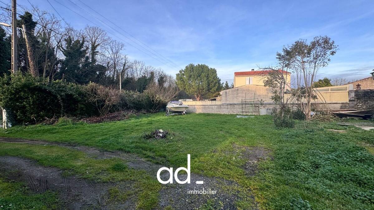 Terrain à DOMPIERRE-SUR-MER