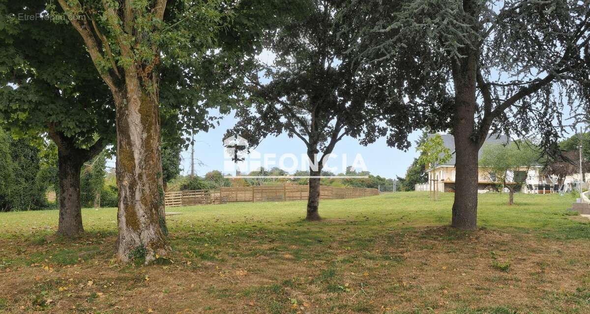 Maison à NEUVILLE-SUR-BRENNE