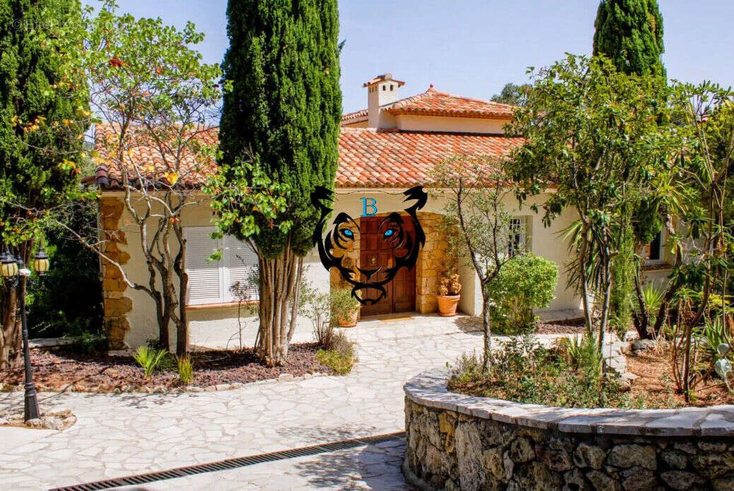 Maison à LES ISSAMBRES