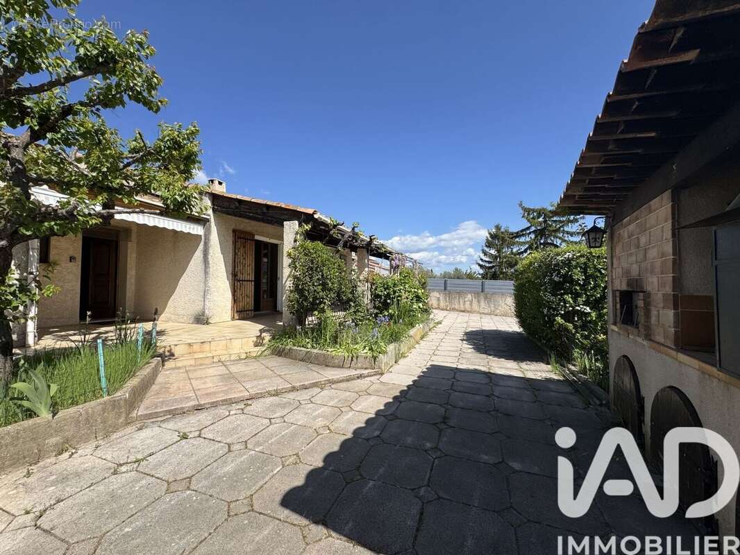 Maison 133 m² à Pourrieres  - photo 2