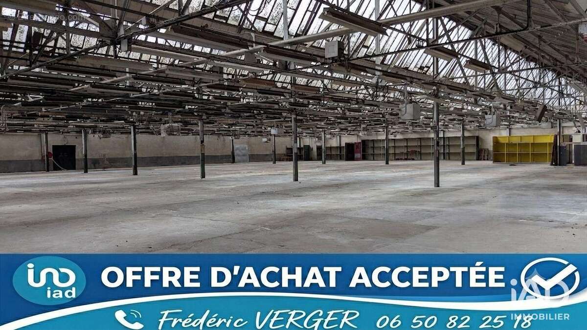 Commerce 15000 m² à Saint-Pierre-Montlimart  - photo 6