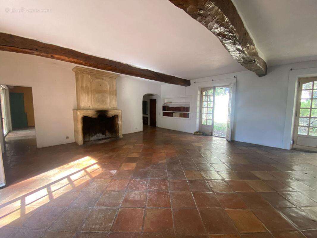 Maison à LE REVEST-LES-EAUX