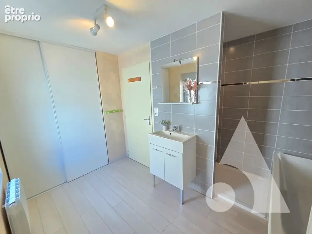 Maison de ville + extérieur au centre de CHAUSSIN - photo 4